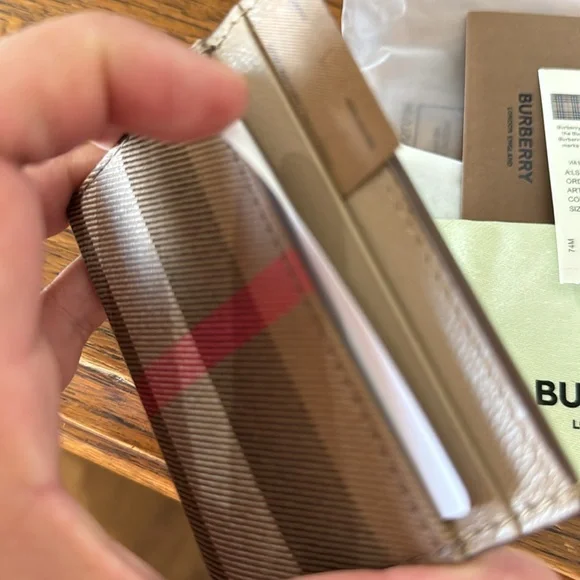 BURBERRY Card Holder! NEW CONDITION with tags and dust bag! - Picture 6 of 11